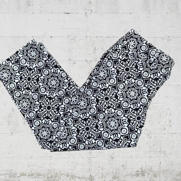 Y2K Talbots Black White Medallion Pattern Capri Cropped Pants Size 8 Petites - Picture 6 of 8